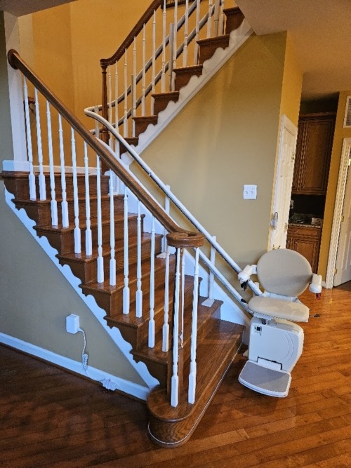 HANDICARE 4000 CURVED STAIRLIFT